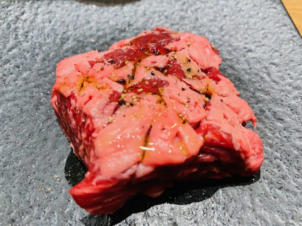 【焼肉食べ放題】プレミアムカルビの特選ハラミステーキ