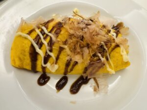 晴海フラッグスポーツバーの期間限定オム焼きそばの画像