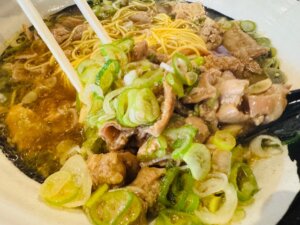 談合坂SA下りフードコート内ホルモンラーメン写真３