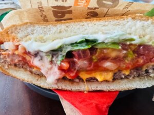 バーガーキング「スパイシーワッパー」ハーフカット断面写真