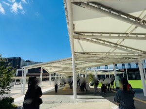 幕張豊砂駅出てすぐのイオンモール幕張新都心までの道のり画像