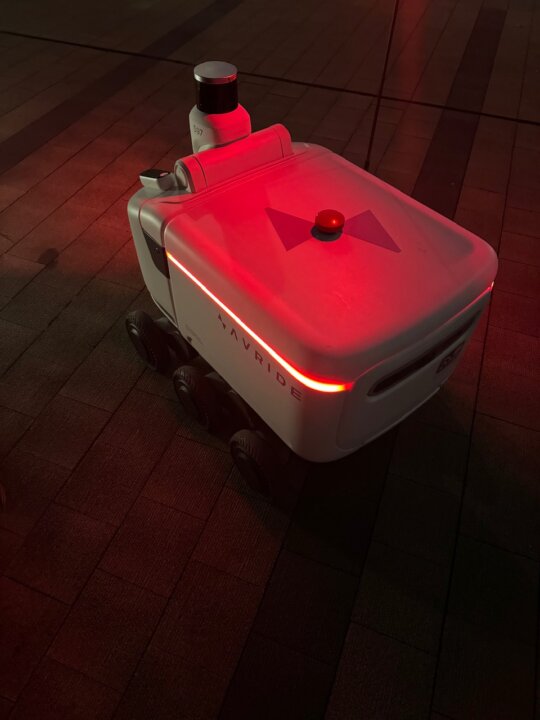 楽天配送ロボット到着時の画像